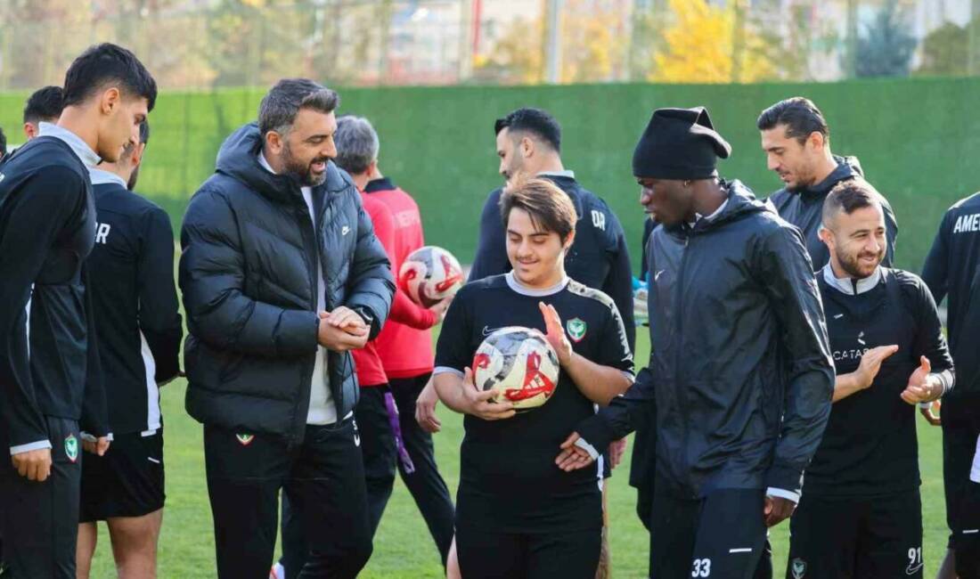 Down sendromlu Zınar Altuntaş, Amed Sportif Faaliyetler'in teknik direktörü olma