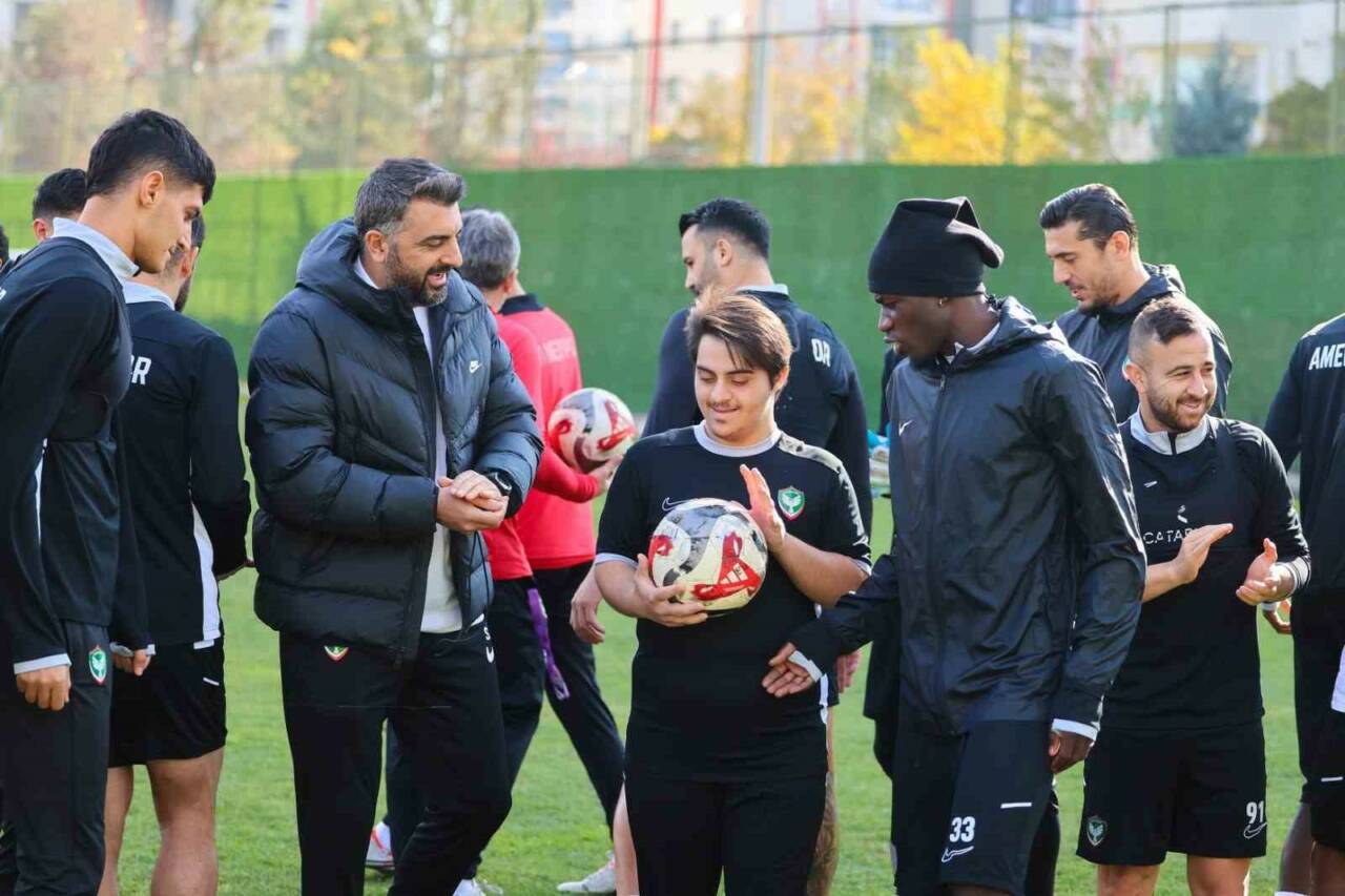 Down sendromlu Zınar Altuntaş, Amed Sportif Faaliyetler'in teknik direktörü olma