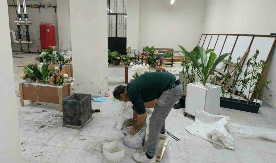 Adıyaman'da bir İmam Hatip Lisesi'nde temizlik çalışanı olarak görev yapan