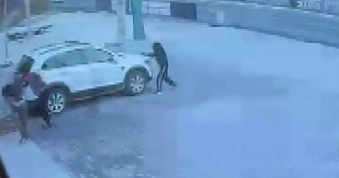 Aynı gün iki iş yerine silahlı saldırı kamerada Şanlıurfa’da aynı gün içerisinde biri mobilya mağazasına, diğeri markete olmak