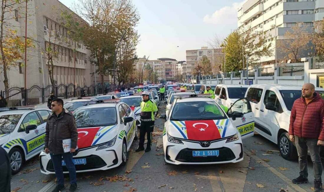 Batman Valiliği bahçesinde düzenlenen törende, Batman İl Emniyet Müdürlüğü ile