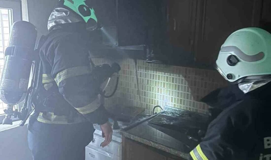 Batman’ın Cumhuriyet Mahallesi'nde bir evde çıkan yangın, itfaiye ekipleri tarafından