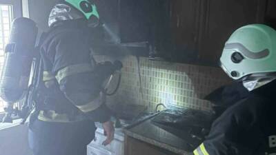 Batman’ın Cumhuriyet Mahallesi'nde bir evde çıkan yangın, itfaiye ekipleri tarafından