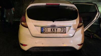 Batman'ın Kültür Mahallesi'nde bir otomobilin park halindeyken alev alması sonucu