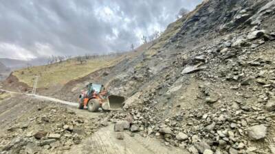 Batman’ın Sason ilçesinde şiddetli yağışın yol açtığı heyelan sonrasında Derince,