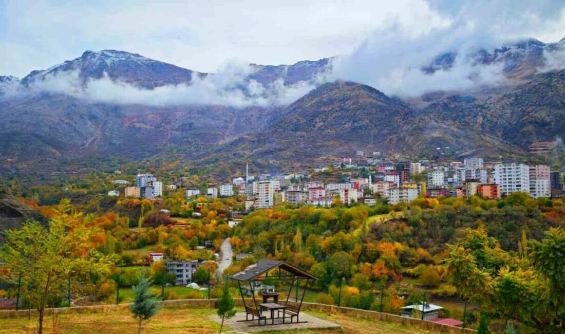 Batman’ın Sason ilçesinin dağlık bölgelerinde oluşan renk cümbüşü, dron ile