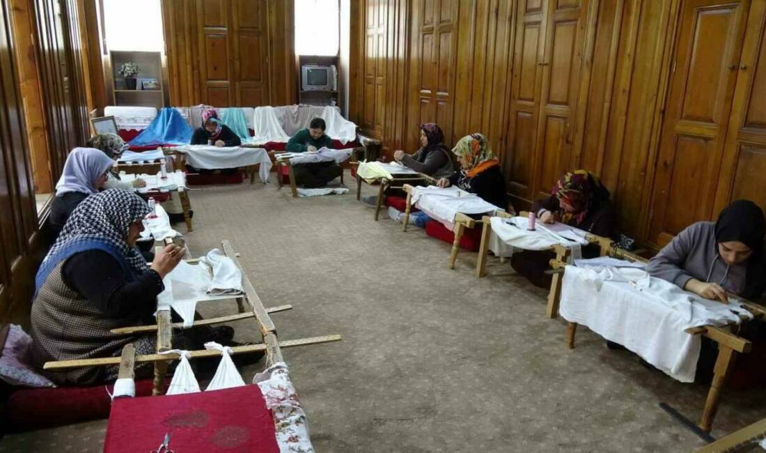 Antep İşi Nakışı, Gaziantep'te genç kızların çeyizlerinde kullanılan özel kumaşlar