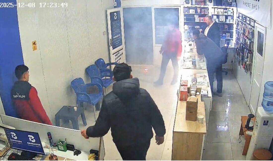 Cep telefonu tamir sırasında alev aldı Midyat ilçesinde bulunan bir telefon tamir dükkanında bir vatandaşın tamir