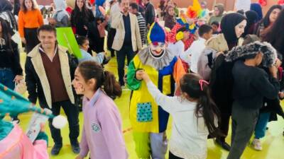 Ceylanpınar ilçesinde engelli bireyler için renkli bir etkinlik düzenlendi. Bin