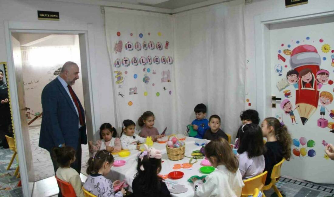 Çocuklar Cizre'deki 4-6 yaş Kur'an kurslarında temel dini bilgilerin yanı