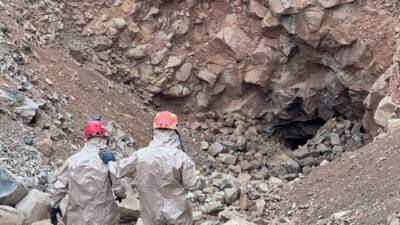 Şırnak'ın Cizre ilçesine bağlı Düzova köyünde define arandığı düşünülen mağarada