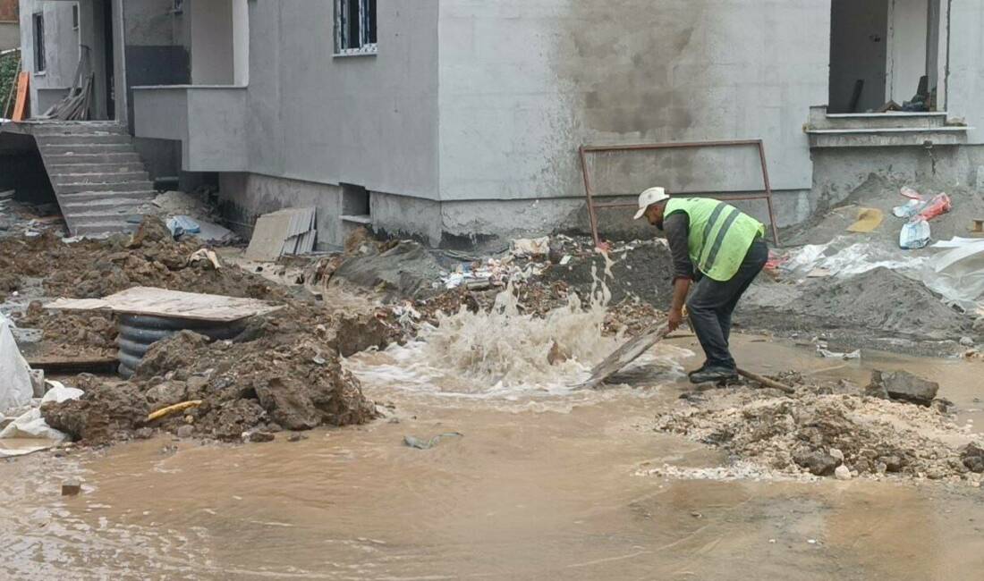 Adıyaman’da inşaat çalışması sırasında doğal gaz borusunun delinmesi sonucu ekipler