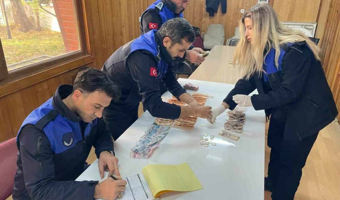 Adıyaman'da zabıta ekipleri tarafından yakalanan bir dilencinin üzerinden 3 bin