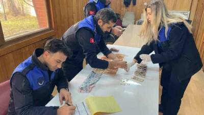 Adıyaman'da zabıta ekipleri tarafından yakalanan bir dilencinin üzerinden 3 bin