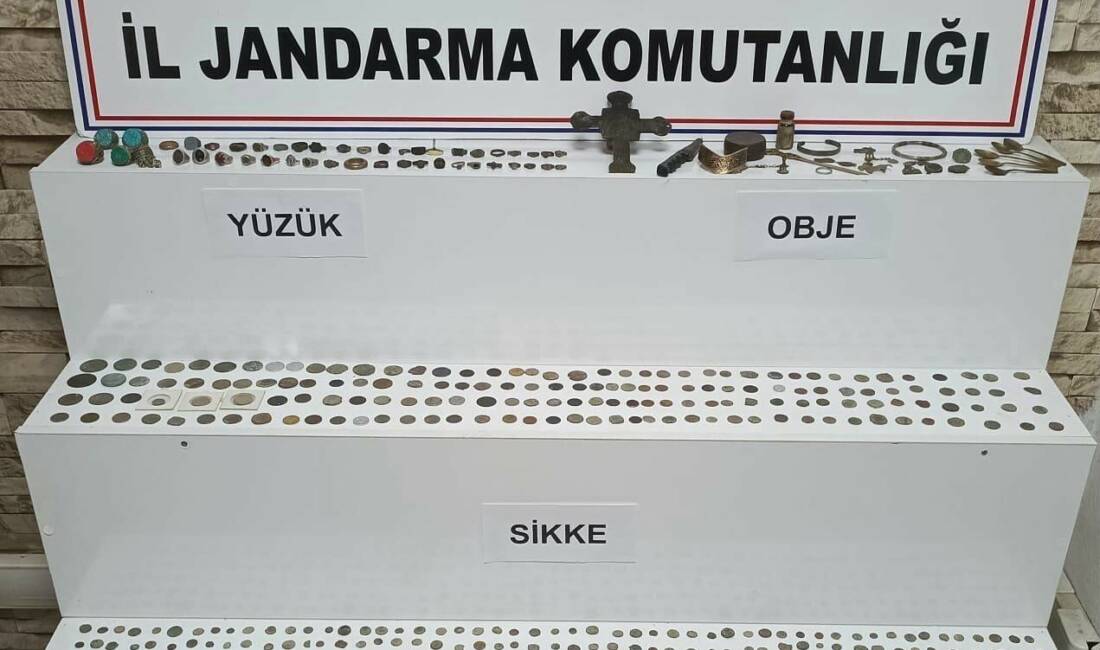 Diyarbakır'da jandarma ekiplerince düzenlenen operasyonda Bizans dönemine ait 690 sikke