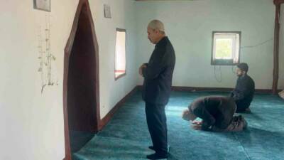 Bismil ilçesinde bulunan Hz. Ömer Camisi'nin mihrap kısmının yanında, toprak