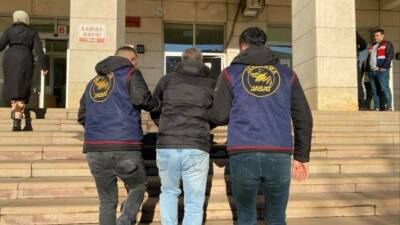 Diyarbakır'da jandarma ekipleri tarafından düzenlenen operasyonlarda, kesinleşmiş hapis cezası bulunan