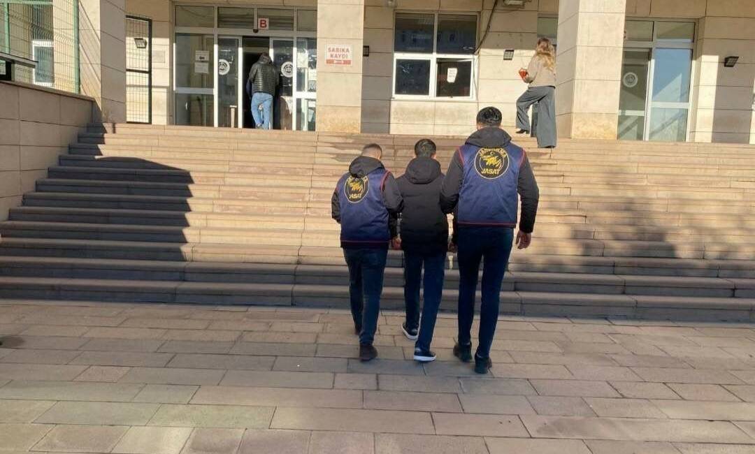 Diyarbakır İl Jandarma Komutanlığı'nın düzenlediği operasyonlarda 89 kişi, haklarında kesinleşmiş