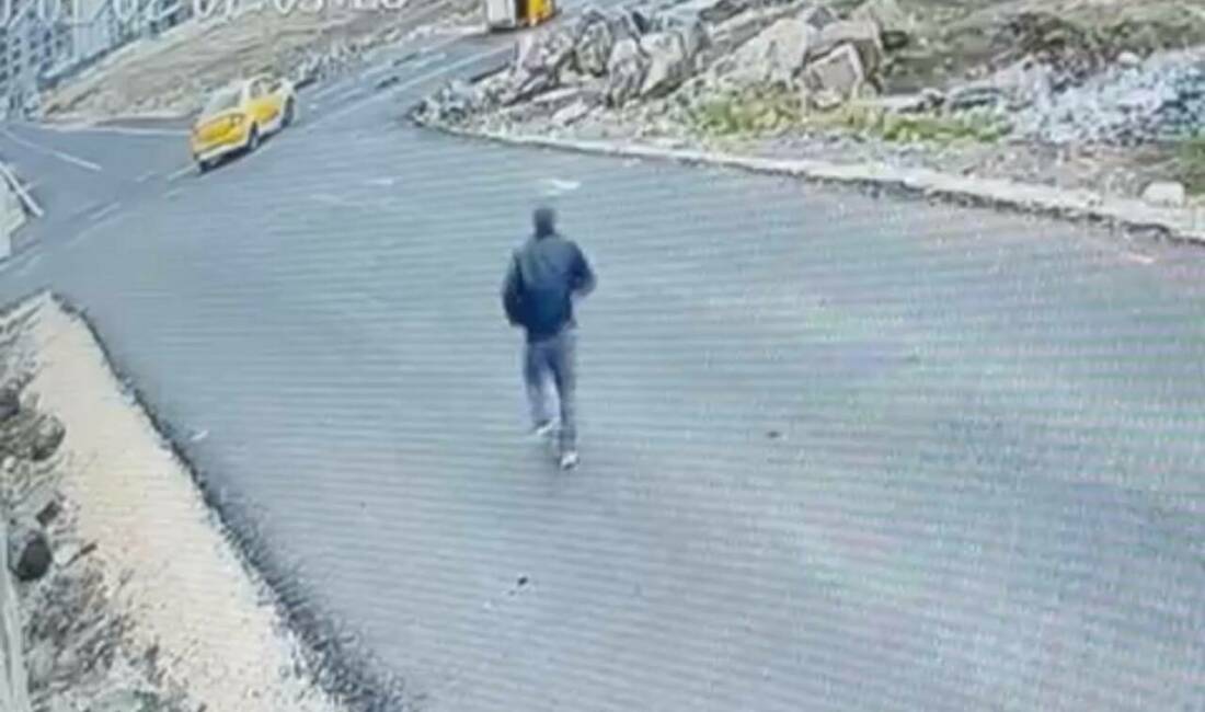 Diyarbakır'ın Kayapınar ilçesinde bir ticari taksi, ana yola kontrolsüzce çıkarak