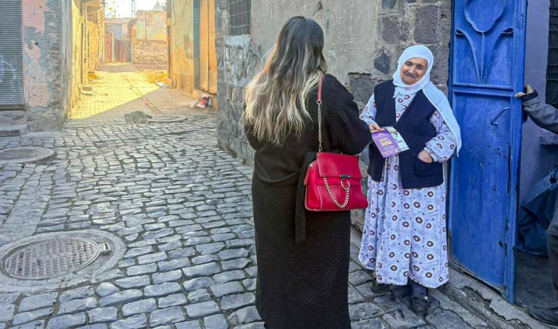 Diyarbakır Büyükşehir Belediyesi, Lalebey Mahallesi'nde 102 haneyi ziyaret ederek kadınlara