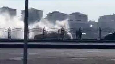 Diyarbakır'ın Şanlıurfa karayolunda seyir halindeki bir taksi aniden alev aldı.