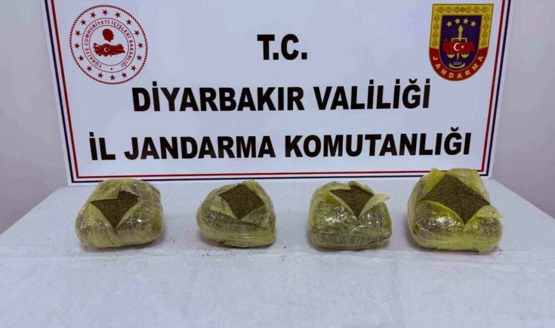 Diyarbakır'da yapılan jandarma operasyonlarında 38 kilo esrar ele geçirildi ve