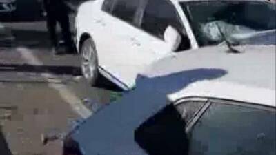 Diyarbakır'da meydana gelen zincirleme trafik kazasında 4 araç karıştı ve