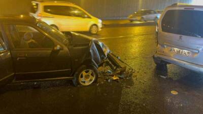 Diyarbakır'da meydana gelen trafik kazasında üç aracın karıştığı çarpışma sonucunda