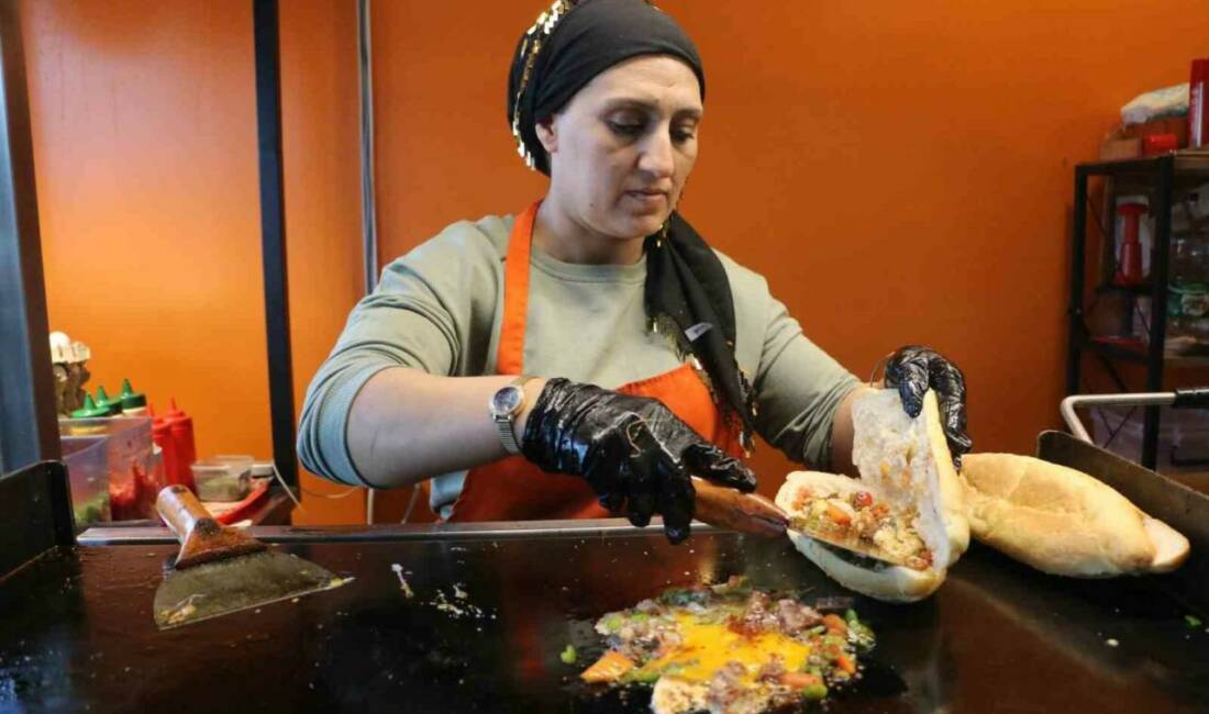Diyarbakır’daki bu işletmede sadece kadınlar çalışıyor Diyarbakır'da fast food işletmesi sahibi Zeynep İnci, sadece kadın çalışanlarla