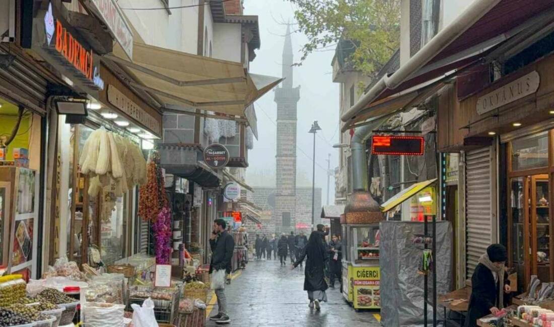 Diyarbakır’ın tarihi mekanlarını sis kapladı, ortaya kartpostallık görüntüler çıktı Diyarbakır'da sabah saatlerinde meydana gelen yoğun sis, kentin tarihi mekanlarını