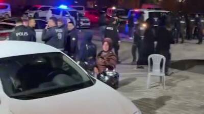 Kahta ilçesinde bir düğün töreninde çıkan kavgada 3 kişi yaralandı.