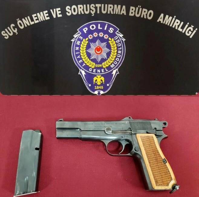 Gaziantep’te bir düğün merasiminde havaya ateş açtığı tespit edilen şahıs,