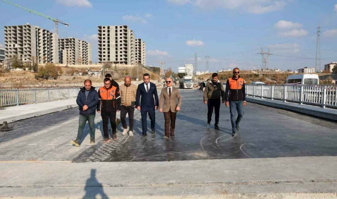 Adıyaman merkezde bulunan ve yenilenen Eğriçay Köprüsü şantiye alanında inceleme