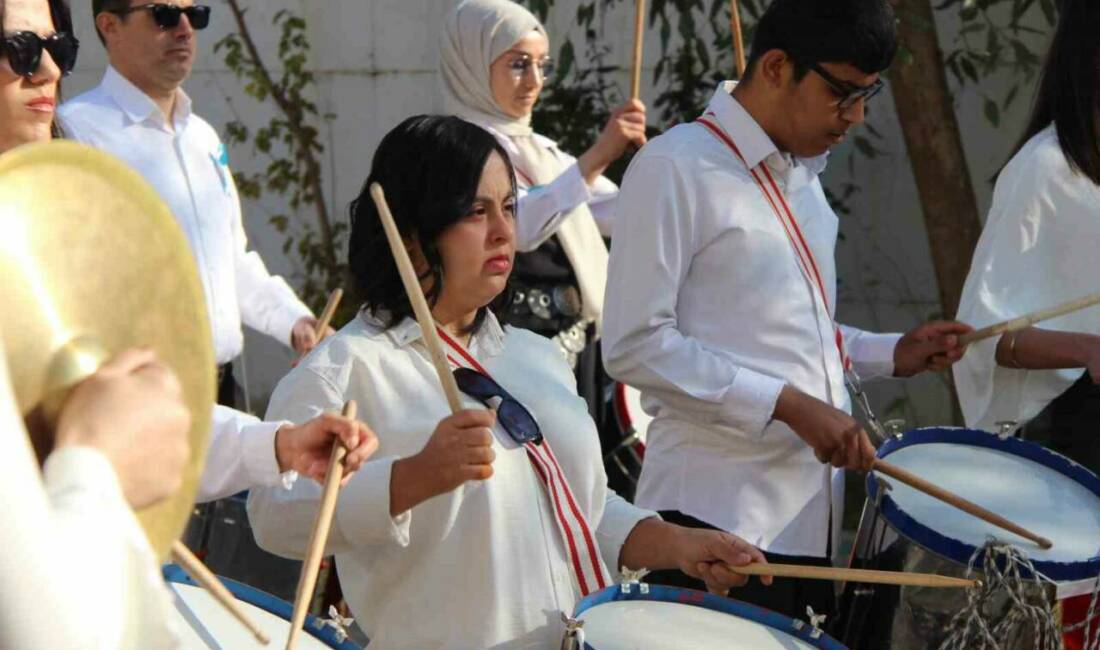 Engelliler hem eğlendi hem eğlendirdi Cizre'de Dünya Engelliler Günü dolayısıyla Cizre Özel Eğitim Uygulama Okulu