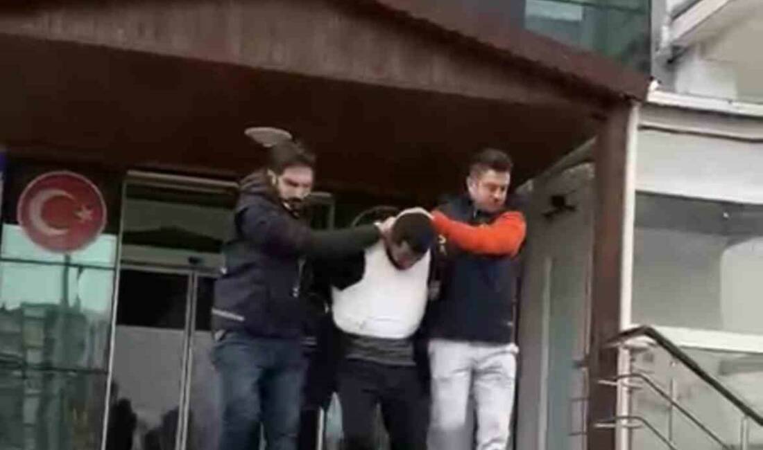 Adıyaman'ın Kahta ilçesinde eşini sokak ortasında öldüren şahıs tutuklandı. Olay,