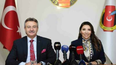 Kürşad Tüzmen, DAİMFED yöneticileriyle Gaziantep Gazeteciler Cemiyeti'ni ziyaret etti. Tüzmen,