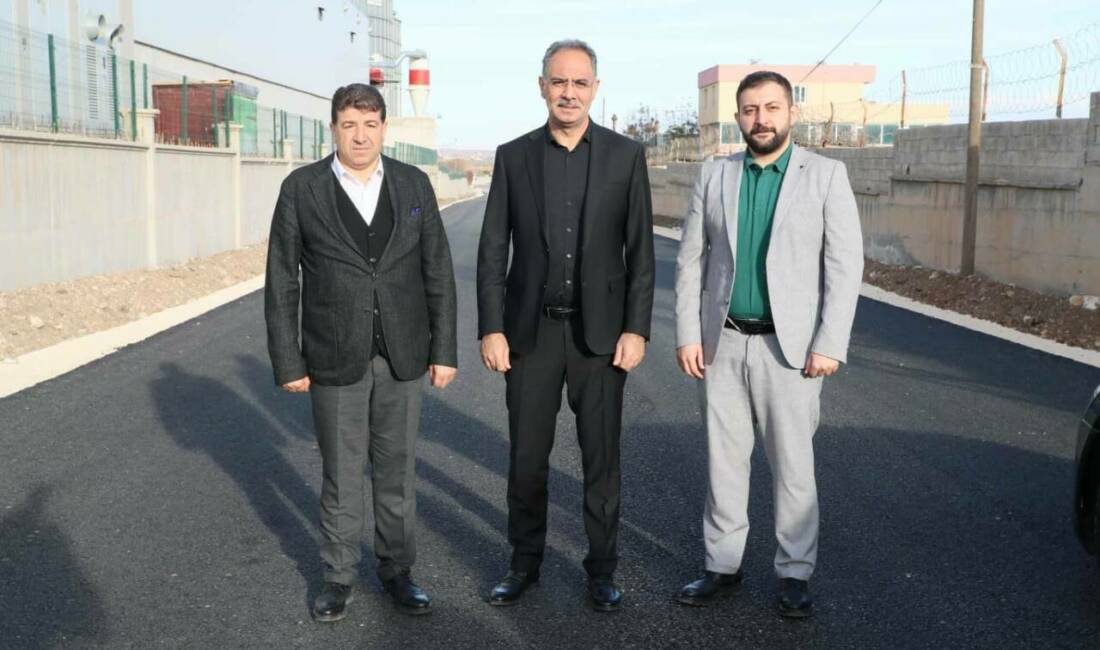 Eyyübiye Belediye Başkanı Mehmet Kuş, Akçamescit Mahallesi'nde fabrika yolları olarak