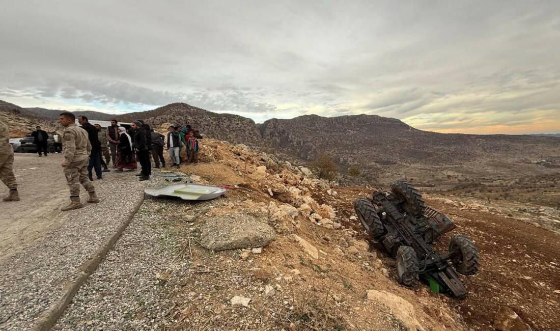 Şırnak'ın Gabar bölgesinde fidan dikimi çalışmalarından dönen işçileri taşıyan traktörün