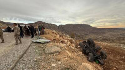 Şırnak'ın Gabar bölgesinde fidan dikimi çalışmalarından dönen işçileri taşıyan traktörün