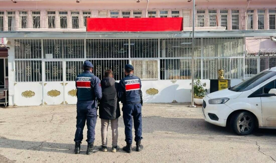 Gaziantep'te jandarma ekipleri tarafından düzensiz göçmen kaçakçılığı ve insan ticareti