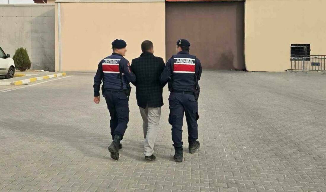 Gaziantep’te aranan 3 şahsı jandarma yakaladı Gaziantep İl Jandarma Komutanlığı ve Cumhuriyet Başsavcılığı koordinasyonunda yapılan operasyonda