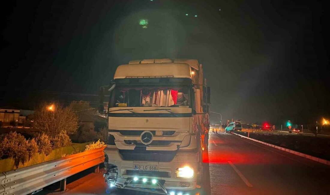 Gaziantep İslahiye ilçesinde tır ile hafif ticari aracın çarpışması sonucu