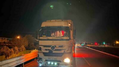 Gaziantep İslahiye ilçesinde tır ile hafif ticari aracın çarpışması sonucu