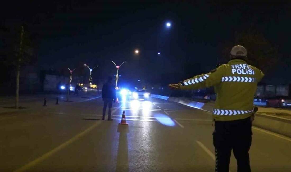 Gaziantep’te polis ekipleri tarafından gerçekleştirilen "Huzur 27" uygulamasında 13 bin