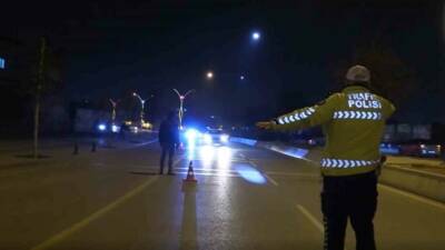 Gaziantep’te polis ekipleri tarafından gerçekleştirilen "Huzur 27" uygulamasında 13 bin