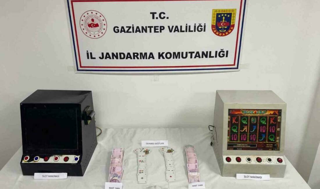 Gaziantep'te jandarma ekipleri tarafından bir iş yerinde kumar oynayan 9