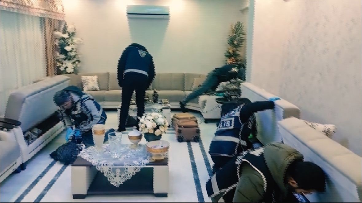 Gaziantep’te polis ekipleri tarafından nitelikli dolandırıcılık suçuna yönelik yapılan operasyonda