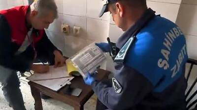 Gaziantep'te Şahinbey Belediyesi ekipleri bir kasap dükkanında yapılan denetimlerde kaçak