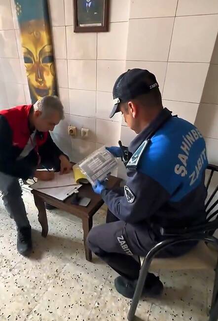 Gaziantep'te Şahinbey Belediyesi ekipleri bir kasap dükkanında yapılan denetimlerde kaçak