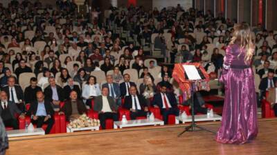 Adıyaman'da düzenlenen konser ve sahnelenen diyaloglar, izleyicilere unutulmaz bir gece